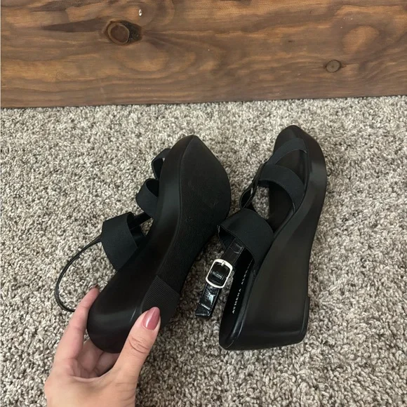Athena Alexander Black Sandal Wedges - like new - Picture 4 of 4